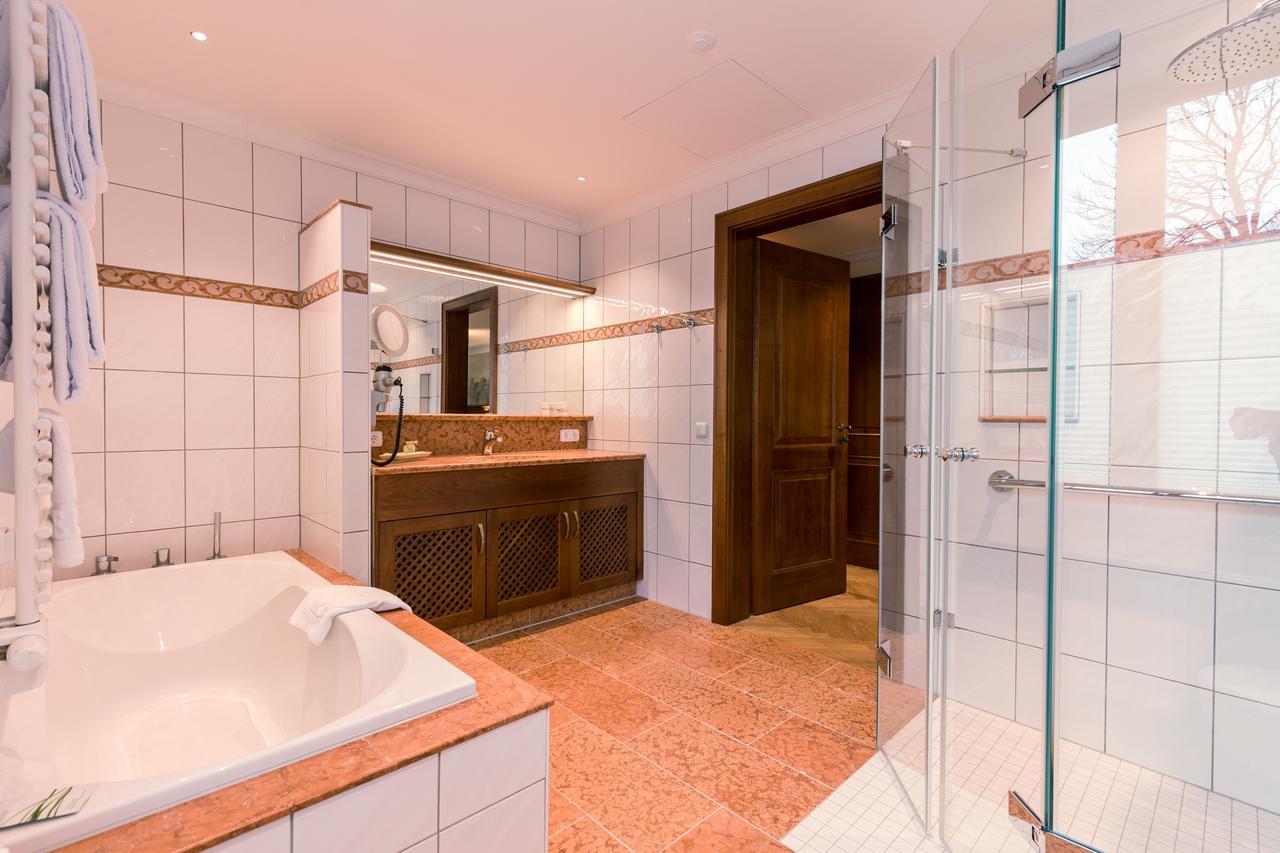 & Gaststaette Zum Erdinger Weissbraeu 3* Munich